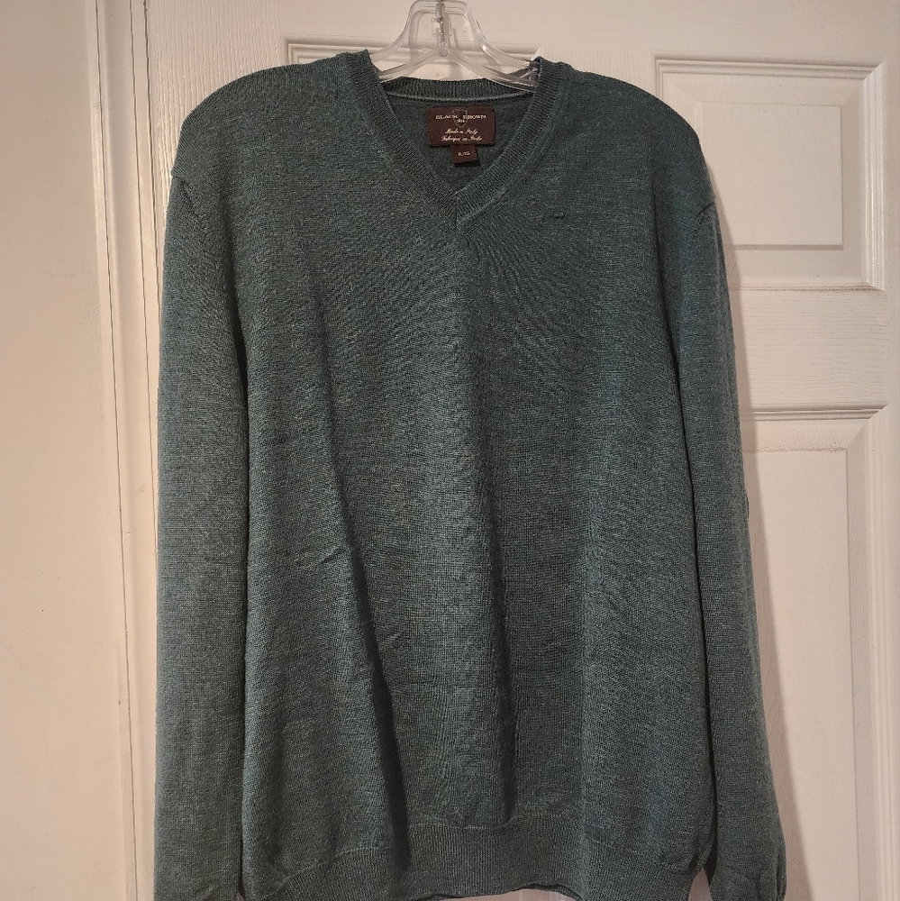 Men's green merino wool pull over sweater size XL, with small snag on front